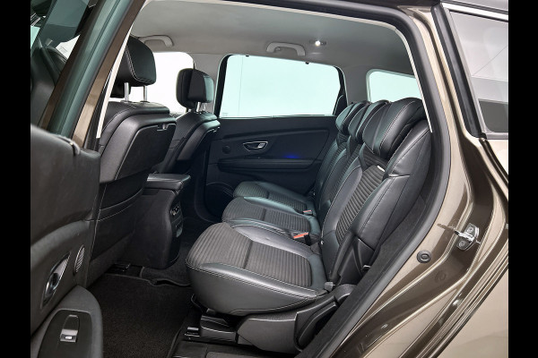 Renault Grand Scénic 1.3 TCe Bose 7p. (NL-auto, Navi, Trekhaak, Parkeersensoren, StoelV, Cruise Con, Etc) Renault Grand Scénic 1.3 TCe Bose 7p. (NL-auto, Navi, Trekhaak, Parkeersensoren, StoelV, Cruise Con, Etc)