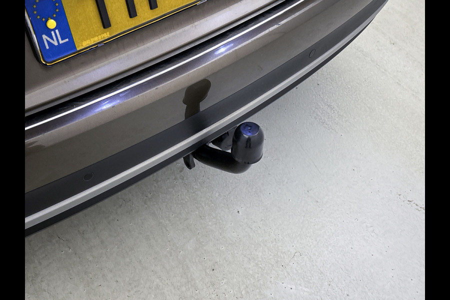 Renault Grand Scénic 1.3 TCe Bose 7p. (NL-auto, Navi, Trekhaak, Parkeersensoren, StoelV, Cruise Con, Etc) Renault Grand Scénic 1.3 TCe Bose 7p. (NL-auto, Navi, Trekhaak, Parkeersensoren, StoelV, Cruise Con, Etc)