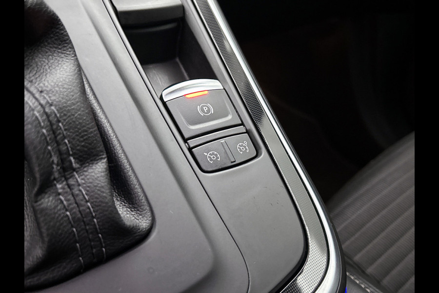 Renault Grand Scénic 1.3 TCe Bose 7p. (NL-auto, Navi, Trekhaak, Parkeersensoren, StoelV, Cruise Con, Etc) Renault Grand Scénic 1.3 TCe Bose 7p. (NL-auto, Navi, Trekhaak, Parkeersensoren, StoelV, Cruise Con, Etc)