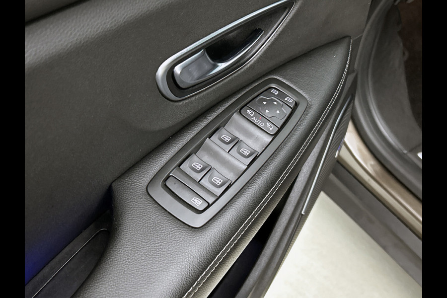 Renault Grand Scénic 1.3 TCe Bose 7p. (NL-auto, Navi, Trekhaak, Parkeersensoren, StoelV, Cruise Con, Etc) Renault Grand Scénic 1.3 TCe Bose 7p. (NL-auto, Navi, Trekhaak, Parkeersensoren, StoelV, Cruise Con, Etc)