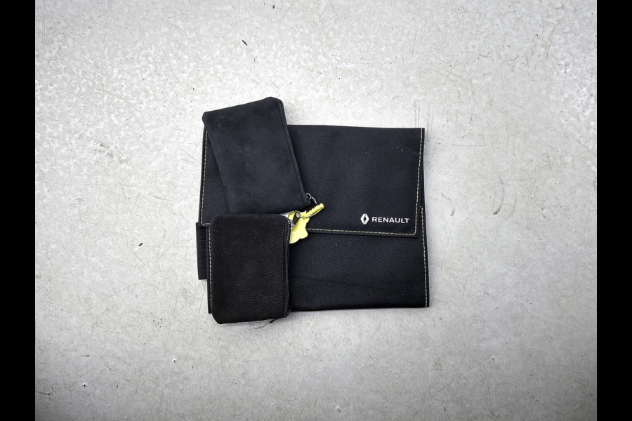 Renault Grand Scénic 1.3 TCe Bose 7p. (NL-auto, Navi, Trekhaak, Parkeersensoren, StoelV, Cruise Con, Etc) Renault Grand Scénic 1.3 TCe Bose 7p. (NL-auto, Navi, Trekhaak, Parkeersensoren, StoelV, Cruise Con, Etc)