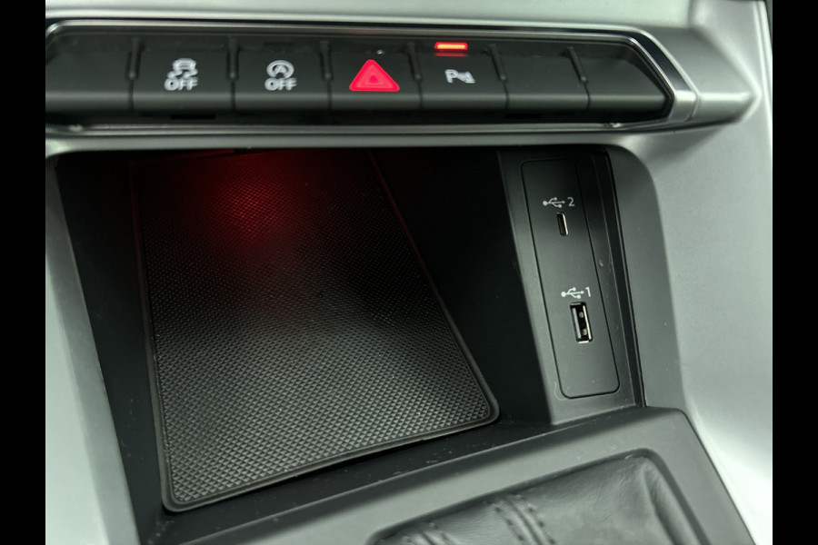 Audi Q3 40 TFSI quattro Advanced Pro S-Line (Dealer OnderH, Navi, StoelV, Parkeersensoren, Climate Con, Cruise Con, Etc) Audi Q3 40 TFSI quattro Advanced Pro S-Line (Dealer OnderH, Navi, StoelV, Parkeersensoren, Climate Con, Cruise Con, Etc)