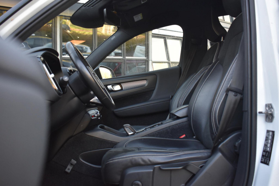 Volvo XC40 2.0 T4 R-Design Camera Pilot ACC Bliss Standkachel Volvo XC40 2.0 T4 R-Design Camera Pilot ACC Bliss Standkachel