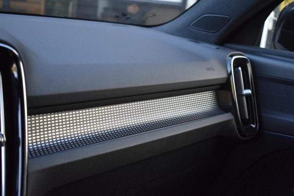 Volvo XC40 2.0 T4 R-Design Camera Pilot ACC Bliss Standkachel Volvo XC40 2.0 T4 R-Design Camera Pilot ACC Bliss Standkachel