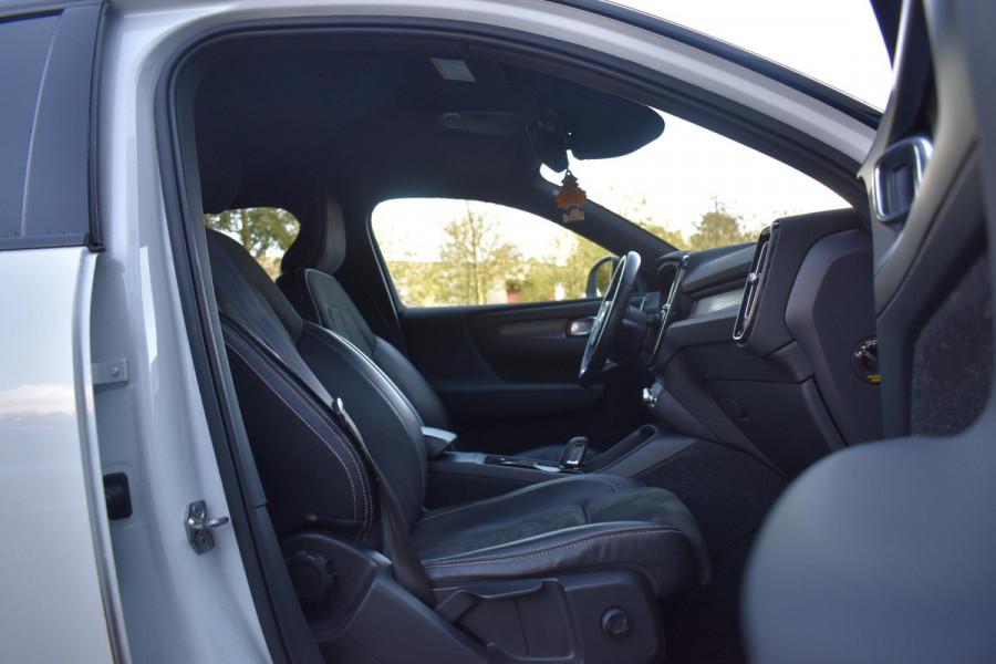 Volvo XC40 2.0 T4 R-Design Camera Pilot ACC Bliss Standkachel Volvo XC40 2.0 T4 R-Design Camera Pilot ACC Bliss Standkachel