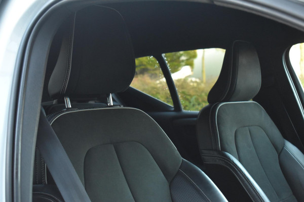 Volvo XC40 2.0 T4 R-Design Camera Pilot ACC Bliss Standkachel Volvo XC40 2.0 T4 R-Design Camera Pilot ACC Bliss Standkachel