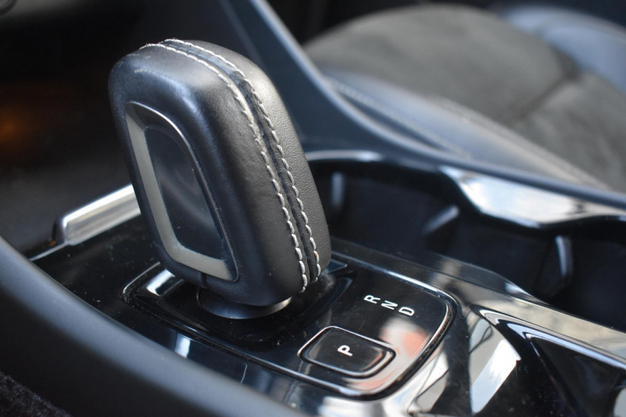 Volvo XC40 2.0 T4 R-Design Camera Pilot ACC Bliss Standkachel Volvo XC40 2.0 T4 R-Design Camera Pilot ACC Bliss Standkachel