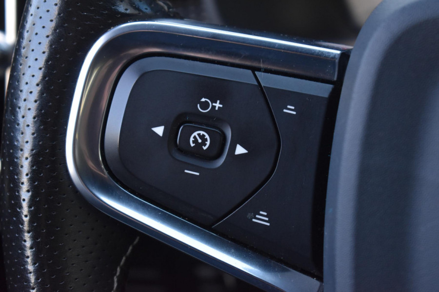 Volvo XC40 2.0 T4 R-Design Camera Pilot ACC Bliss Standkachel Volvo XC40 2.0 T4 R-Design Camera Pilot ACC Bliss Standkachel