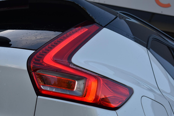 Volvo XC40 2.0 T4 R-Design Camera Pilot ACC Bliss Standkachel Volvo XC40 2.0 T4 R-Design Camera Pilot ACC Bliss Standkachel