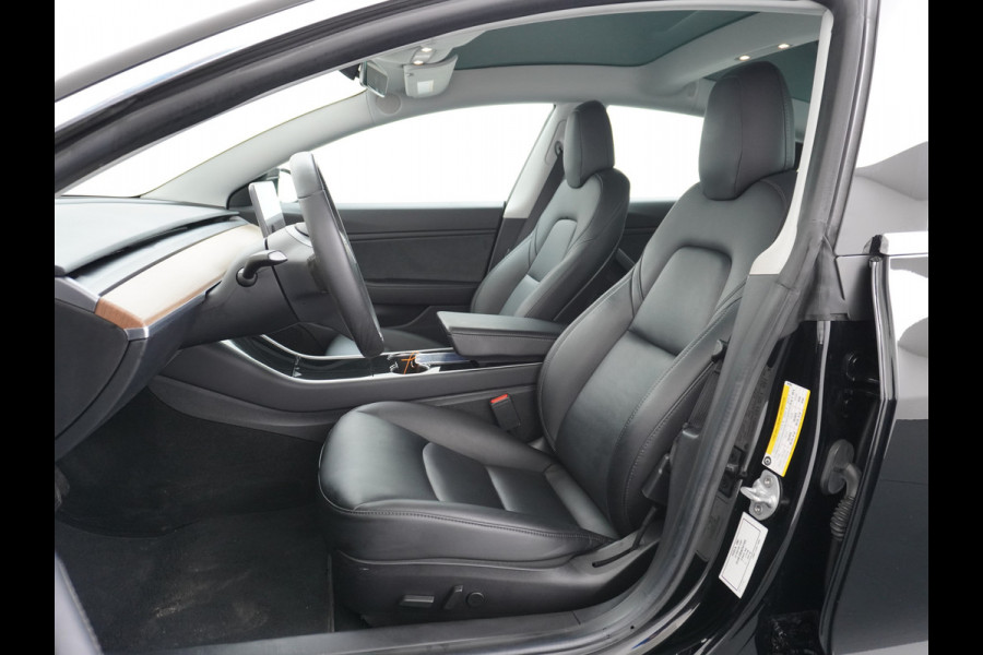 Tesla Model 3 Long Range 75kWh 463PK SOH 90% FSD Full Self Driving Computer-3 Premium Audio 4wd  18" Lmv AutoPilot Panoramadak Camera's Leder  Stoel en achterbank verwarming Keyless Electr.Stoelen+Memory+Easy-Entry WiFi Origineel Nederlandse auto Grootste accu, Tot 16,5kwh thuis laden. Tesla Model 3 Long Range 75kWh 463PK SOH 90% FSD Full Self Driving Computer-3 Premium Audio 4wd  18" Lmv AutoPilot Panoramadak Camera's Leder  Stoel en achterbank verwarming Keyless Electr.Stoelen+Memory+Easy-Entry WiFi Origineel Nederlandse auto Grootste accu, Tot 16,5kwh thuis laden.