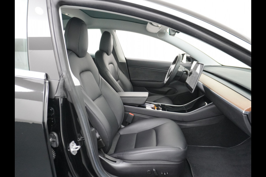 Tesla Model 3 Long Range 75kWh 463PK SOH 90% FSD Full Self Driving Computer-3 Premium Audio 4wd  18" Lmv AutoPilot Panoramadak Camera's Leder  Stoel en achterbank verwarming Keyless Electr.Stoelen+Memory+Easy-Entry WiFi Origineel Nederlandse auto Grootste accu, Tot 16,5kwh thuis laden. Tesla Model 3 Long Range 75kWh 463PK SOH 90% FSD Full Self Driving Computer-3 Premium Audio 4wd  18" Lmv AutoPilot Panoramadak Camera's Leder  Stoel en achterbank verwarming Keyless Electr.Stoelen+Memory+Easy-Entry WiFi Origineel Nederlandse auto Grootste accu, Tot 16,5kwh thuis laden.