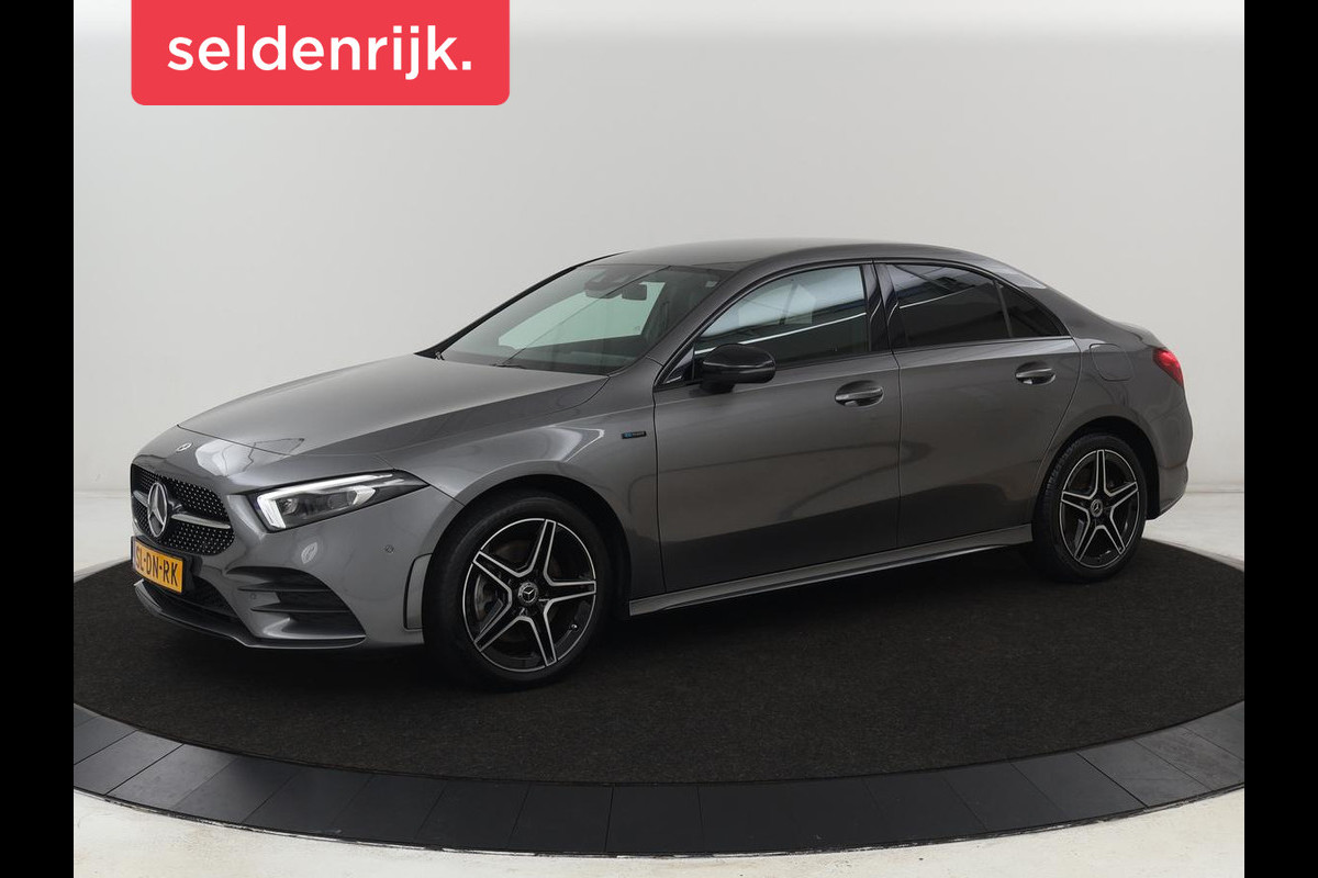 Mercedes-Benz A-Klasse 250e AMG | Stoelverwarming | Carplay | Camera | Leder/Alcantara | Sfeerverlichting | Park Assist | Widescreen | Full LED | Dodehoek detectie | PHEV | Plug In Mercedes-Benz A-Klasse 250e AMG | Stoelverwarming | Carplay | Camera | Leder/Alcantara | Sfeerverlichting | Park Assist | Widescreen | Full LED | Dodehoek detectie | PHEV | Plug In