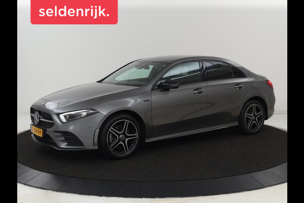 Mercedes-Benz A-Klasse 250e AMG | Stoelverwarming | Carplay | Camera | Leder/Alcantara | Sfeerverlichting | Park Assist | Widescreen | Full LED | Dodehoek detectie | PHEV | Plug In Mercedes-Benz A-Klasse 250e AMG | Stoelverwarming | Carplay | Camera | Leder/Alcantara | Sfeerverlichting | Park Assist | Widescreen | Full LED | Dodehoek detectie | PHEV | Plug In