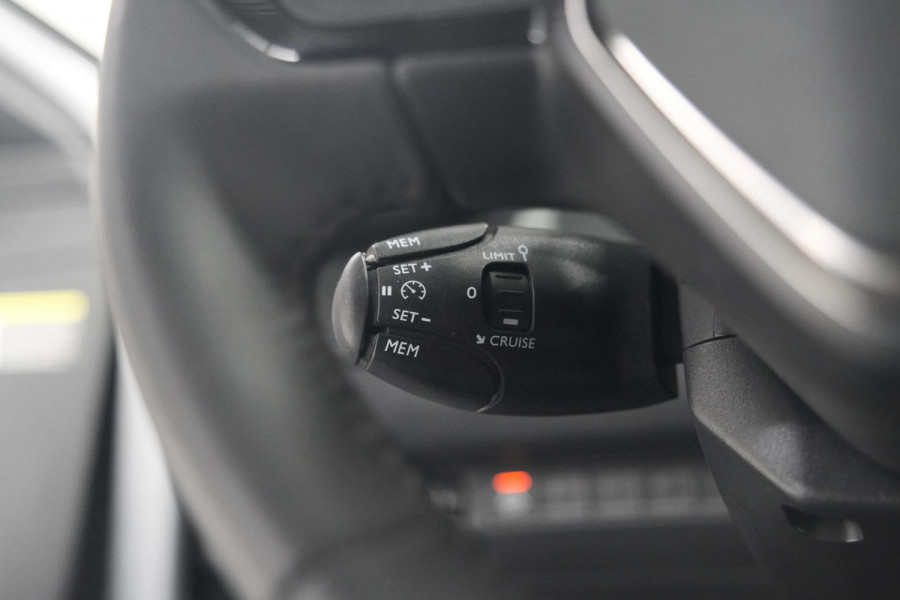 Peugeot 208 PureTech 100 EAT8 Allure Pack | Camera | Apple Carplay | Parkeersensoren | Stoelverwarming Peugeot 208 PureTech 100 EAT8 Allure Pack | Camera | Apple Carplay | Parkeersensoren | Stoelverwarming