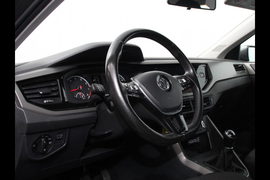 Volkswagen Polo 1.0 TSI 95pk Comfortline | Navigatie | Apple Carplay / Android Auto | Bluetooth | Cruise control | Lichtmetalen Velgen Volkswagen Polo 1.0 TSI 95pk Comfortline | Navigatie | Apple Carplay / Android Auto | Bluetooth | Cruise control | Lichtmetalen Velgen