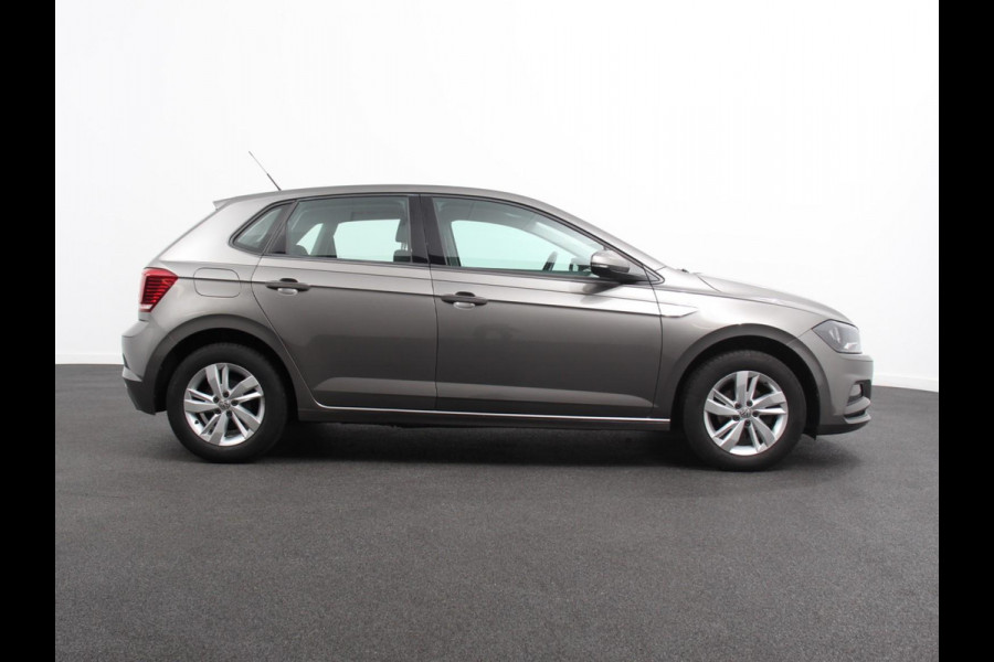Volkswagen Polo 1.0 TSI 95pk Comfortline | Navigatie | Apple Carplay / Android Auto | Bluetooth | Cruise control | Lichtmetalen Velgen Volkswagen Polo 1.0 TSI 95pk Comfortline | Navigatie | Apple Carplay / Android Auto | Bluetooth | Cruise control | Lichtmetalen Velgen