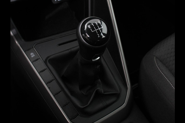 Volkswagen Polo 1.0 TSI 95pk Comfortline | Navigatie | Apple Carplay / Android Auto | Bluetooth | Cruise control | Lichtmetalen Velgen Volkswagen Polo 1.0 TSI 95pk Comfortline | Navigatie | Apple Carplay / Android Auto | Bluetooth | Cruise control | Lichtmetalen Velgen