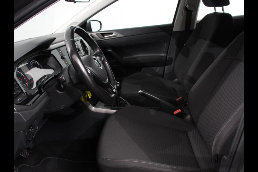 Volkswagen Polo 1.0 TSI 95pk Comfortline | Navigatie | Apple Carplay / Android Auto | Bluetooth | Cruise control | Lichtmetalen Velgen Volkswagen Polo 1.0 TSI 95pk Comfortline | Navigatie | Apple Carplay / Android Auto | Bluetooth | Cruise control | Lichtmetalen Velgen