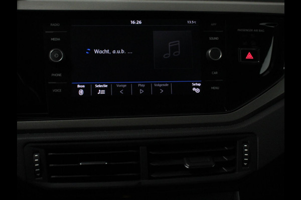 Volkswagen Polo 1.0 TSI 95pk Comfortline | Navigatie | Apple Carplay / Android Auto | Bluetooth | Cruise control | Lichtmetalen Velgen Volkswagen Polo 1.0 TSI 95pk Comfortline | Navigatie | Apple Carplay / Android Auto | Bluetooth | Cruise control | Lichtmetalen Velgen