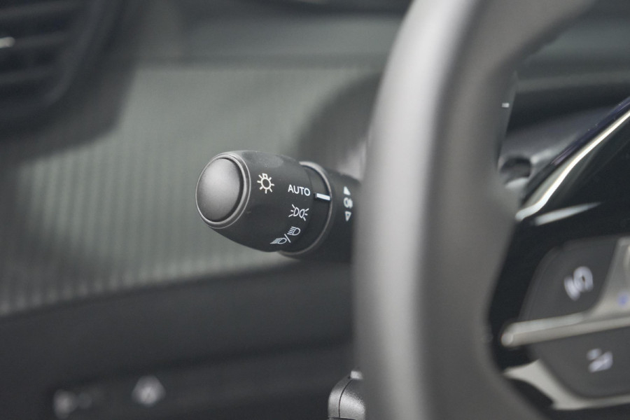 Peugeot 2008 Hybrid 136 e-DCS6 Allure | 360 Camera | Adaptieve Cruise Control | Dodehoekdetectie | Navigatie