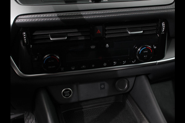 Nissan QASHQAI 1.3 MHEV Automaat N-Connecta | Navigatie | Climate Control | Sfeerverlichting | Camera 360 | Led | Dab | Verwarmde voorstoelen | Adaptive Cruise Control | Digitale Cockpit | Lichtmetalen Velgen Nissan QASHQAI 1.3 MHEV Automaat N-Connecta | Navigatie | Climate Control | Sfeerverlichting | Camera 360 | Led | Dab | Verwarmde voorstoelen | Adaptive Cruise Control | Digitale Cockpit | Lichtmetalen Velgen