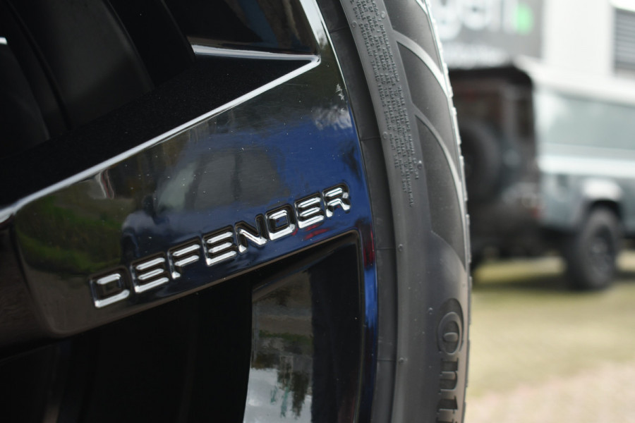 Land Rover Defender 110 3.0 P400 HSE 7-pers Pano Trekh ACC 22inch HUD Standkachel