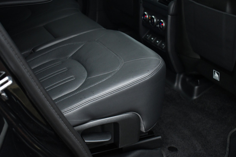 Land Rover Defender 110 3.0 P400 HSE 7-pers Pano Trekh ACC 22inch HUD Standkachel