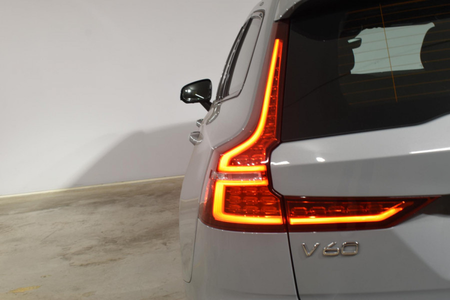 Volvo V60 T6 350PK Automaat Plug-in hybrid AWD Plus Dark / Panoramadak / Harman Kardon / 360 camera / Climate pack / Intellisafe / Trekhaak Volvo V60 T6 350PK Automaat Plug-in hybrid AWD Plus Dark / Panoramadak / Harman Kardon / 360 camera / Climate pack / Intellisafe / Trekhaak