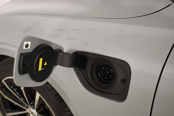 Volvo V60 T6 350PK Automaat Plug-in hybrid AWD Plus Dark / Panoramadak / Harman Kardon / 360 camera / Climate pack / Intellisafe / Trekhaak Volvo V60 T6 350PK Automaat Plug-in hybrid AWD Plus Dark / Panoramadak / Harman Kardon / 360 camera / Climate pack / Intellisafe / Trekhaak