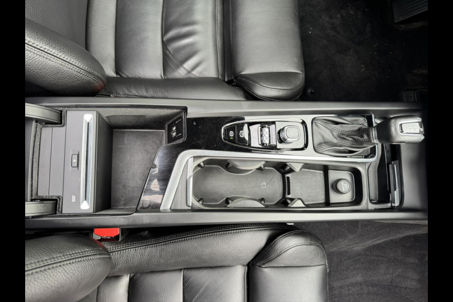 Volvo V60 2.0 D4 Momentum Adaptive cruise Climate control Parkeercamera met sensoren Apple / Android Stoelverwarming Harman Kardon Volvo V60 2.0 D4 Momentum Adaptive cruise Climate control Parkeercamera met sensoren Apple / Android Stoelverwarming Harman Kardon