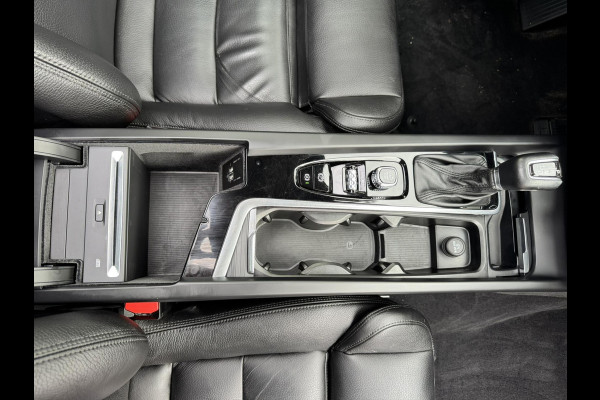 Volvo V60 2.0 D4 Momentum Adaptive cruise Climate control Parkeercamera met sensoren Apple / Android Stoelverwarming Harman Kardon Volvo V60 2.0 D4 Momentum Adaptive cruise Climate control Parkeercamera met sensoren Apple / Android Stoelverwarming Harman Kardon
