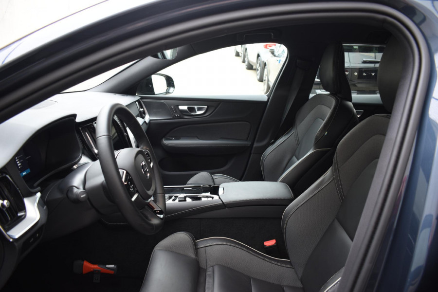 Volvo V60 T6 350PK Automaat Plug-in hybrid AWD Plus Dark Volvo V60 T6 350PK Automaat Plug-in hybrid AWD Plus Dark