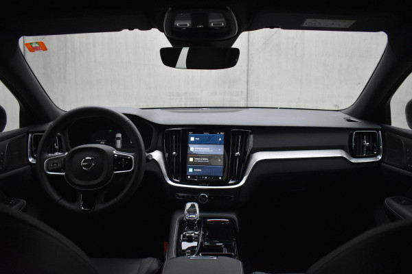 Volvo V60 T6 350PK Automaat Plug-in hybrid AWD Plus Dark Volvo V60 T6 350PK Automaat Plug-in hybrid AWD Plus Dark