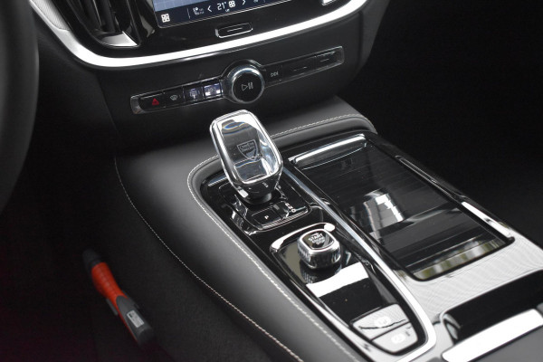 Volvo V60 T6 350PK Automaat Plug-in hybrid AWD Plus Dark Volvo V60 T6 350PK Automaat Plug-in hybrid AWD Plus Dark