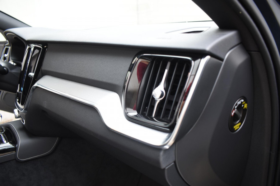 Volvo V60 T6 350PK Automaat Plug-in hybrid AWD Plus Dark Volvo V60 T6 350PK Automaat Plug-in hybrid AWD Plus Dark