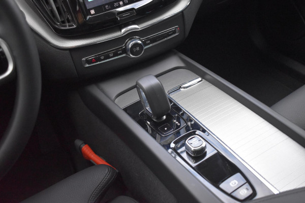 Volvo XC60 T6 350PK Automaat Plug-in Hybrid AWD Plus Dark