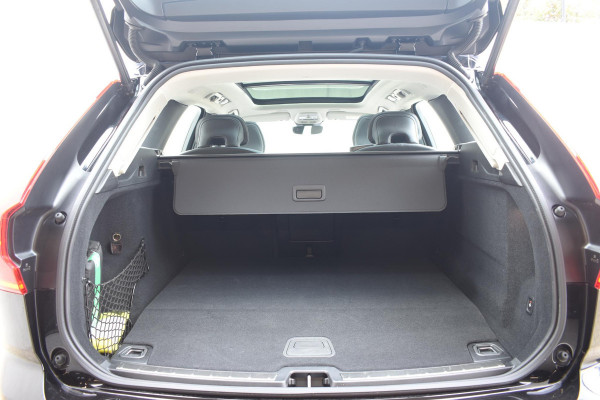 Volvo XC60 T6 350PK Automaat Plug-in Hybrid AWD Plus Dark