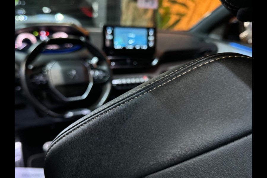Peugeot 5008 1.2 PureTech GT-Line 7p. Garantie Trekhaak 360 Camera StoelVW Blindspot Elek Achterklep ACC Clima Navi Led Rijklaar Peugeot 5008 1.2 PureTech GT-Line 7p. Garantie Trekhaak 360 Camera StoelVW Blindspot Elek Achterklep ACC Clima Navi Led Rijklaar
