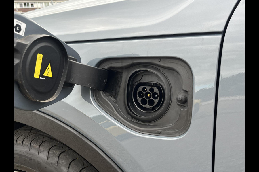 Volvo XC40 1.5 T5 Recharge R-Design 262pk | ZUID | Parking pack | 1.800 Kg trekgewicht Volvo XC40 1.5 T5 Recharge R-Design 262pk | ZUID | Parking pack | 1.800 Kg trekgewicht