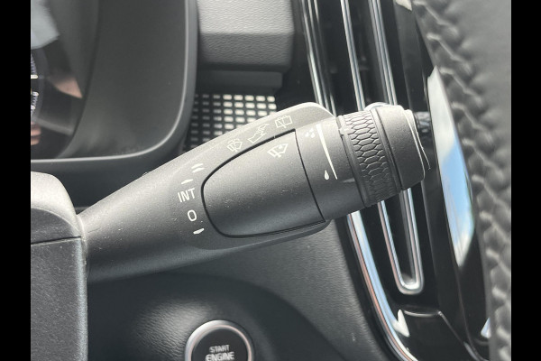 Volvo XC40 1.5 T5 Recharge R-Design 262pk | ZUID | Parking pack | 1.800 Kg trekgewicht Volvo XC40 1.5 T5 Recharge R-Design 262pk | ZUID | Parking pack | 1.800 Kg trekgewicht