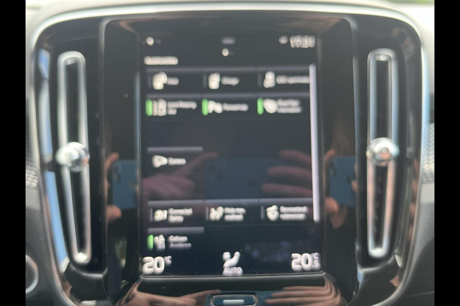 Volvo XC40 1.5 T5 Recharge R-Design 262pk | ZUID | Parking pack | 1.800 Kg trekgewicht Volvo XC40 1.5 T5 Recharge R-Design 262pk | ZUID | Parking pack | 1.800 Kg trekgewicht