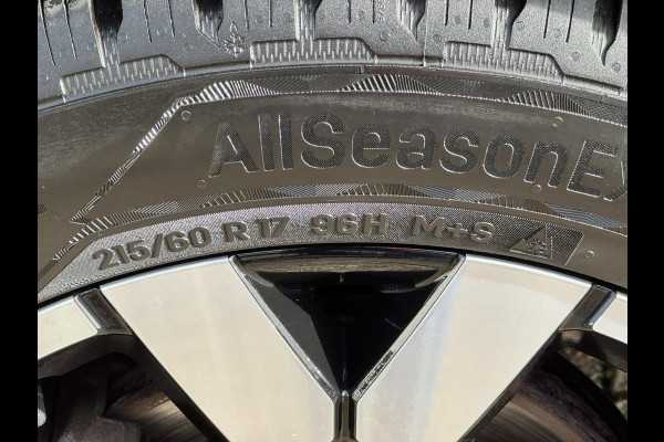 Dacia Duster 1.3 TCe Prestige Achteruitrijcamera Cruisecontrol Climatecontrol LED Apple / Android all-season banden Dodehoek Dacia Duster 1.3 TCe Prestige Achteruitrijcamera Cruisecontrol Climatecontrol LED Apple / Android all-season banden Dodehoek