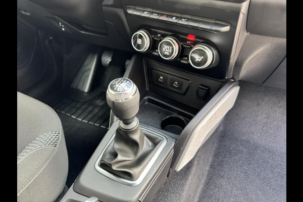 Dacia Duster 1.3 TCe Prestige Achteruitrijcamera Cruisecontrol Climatecontrol LED Apple / Android all-season banden Dodehoek Dacia Duster 1.3 TCe Prestige Achteruitrijcamera Cruisecontrol Climatecontrol LED Apple / Android all-season banden Dodehoek