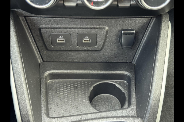 Dacia Duster 1.3 TCe Prestige Achteruitrijcamera Cruisecontrol Climatecontrol LED Apple / Android all-season banden Dodehoek Dacia Duster 1.3 TCe Prestige Achteruitrijcamera Cruisecontrol Climatecontrol LED Apple / Android all-season banden Dodehoek