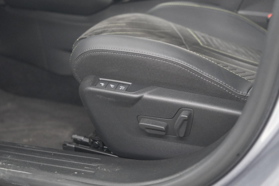 Peugeot 2008 PureTech 130 EAT8 GT | 360 Camera | Stoelmassage | Adaptieve Cruise Control | Dodehoekdetectie Peugeot 2008 PureTech 130 EAT8 GT | 360 Camera | Stoelmassage | Adaptieve Cruise Control | Dodehoekdetectie