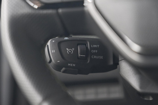 Peugeot 2008 PureTech 130 EAT8 GT | 360 Camera | Stoelmassage | Adaptieve Cruise Control | Dodehoekdetectie Peugeot 2008 PureTech 130 EAT8 GT | 360 Camera | Stoelmassage | Adaptieve Cruise Control | Dodehoekdetectie