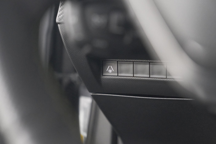 Peugeot 2008 PureTech 130 EAT8 GT | 360 Camera | Stoelmassage | Adaptieve Cruise Control | Dodehoekdetectie Peugeot 2008 PureTech 130 EAT8 GT | 360 Camera | Stoelmassage | Adaptieve Cruise Control | Dodehoekdetectie