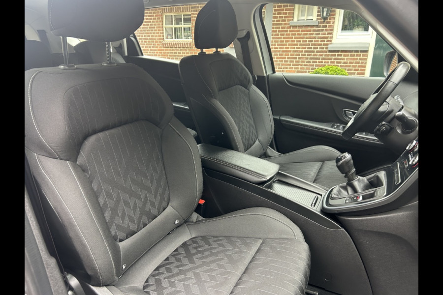 Renault Grand Scénic 1.3 TCe Limited 7-Persoons Navi, Trekhaak, 1e Eigenaar Renault Grand Scénic 1.3 TCe Limited 7-Persoons Navi, Trekhaak, 1e Eigenaar