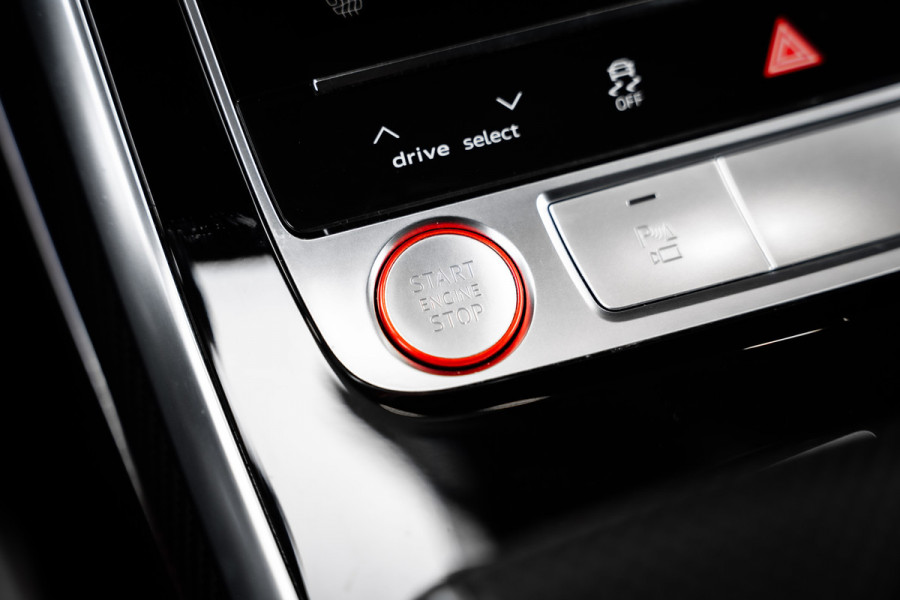Audi RSQ8 4.0 TFSI quattro - RS Dynamic + | Design Pakket | Panorama | B&O | Elek. Trekhaak Audi RSQ8 4.0 TFSI quattro - RS Dynamic + | Design Pakket | Panorama | B&O | Elek. Trekhaak