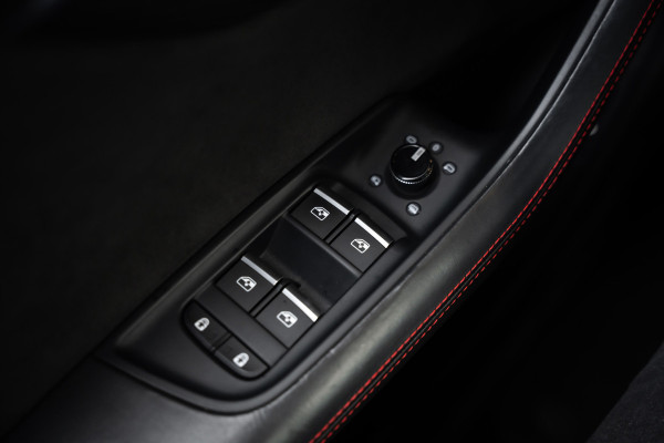 Audi RSQ8 4.0 TFSI quattro - RS Dynamic + | Design Pakket | Panorama | B&O | Elek. Trekhaak Audi RSQ8 4.0 TFSI quattro - RS Dynamic + | Design Pakket | Panorama | B&O | Elek. Trekhaak